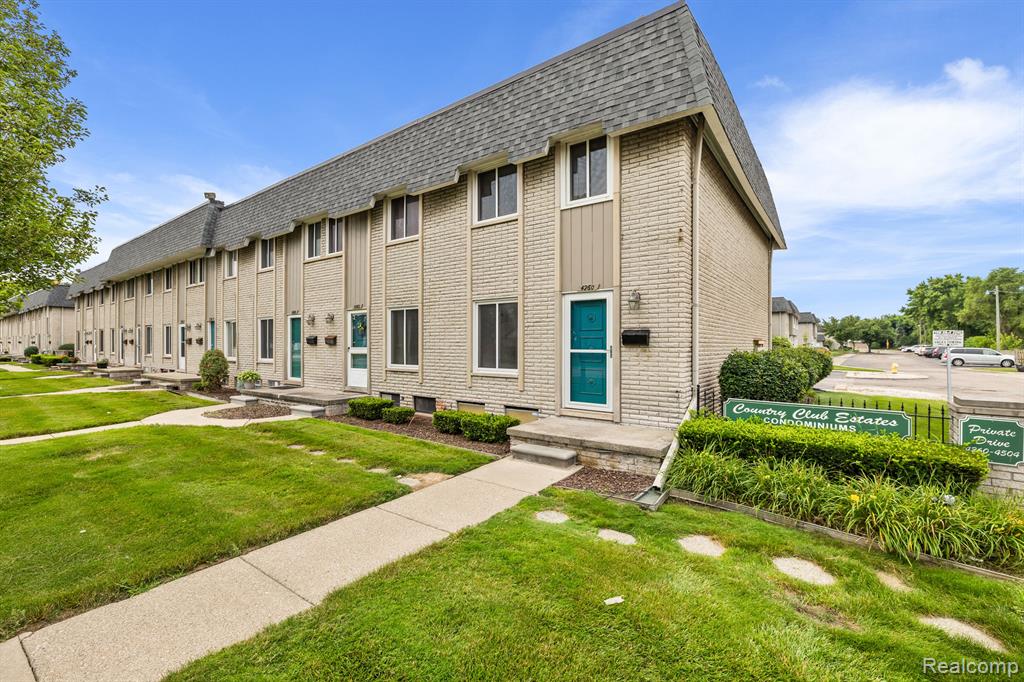 4260 15 Mile Road Sterling Heights, MI 48310 - Photo 2 of 28