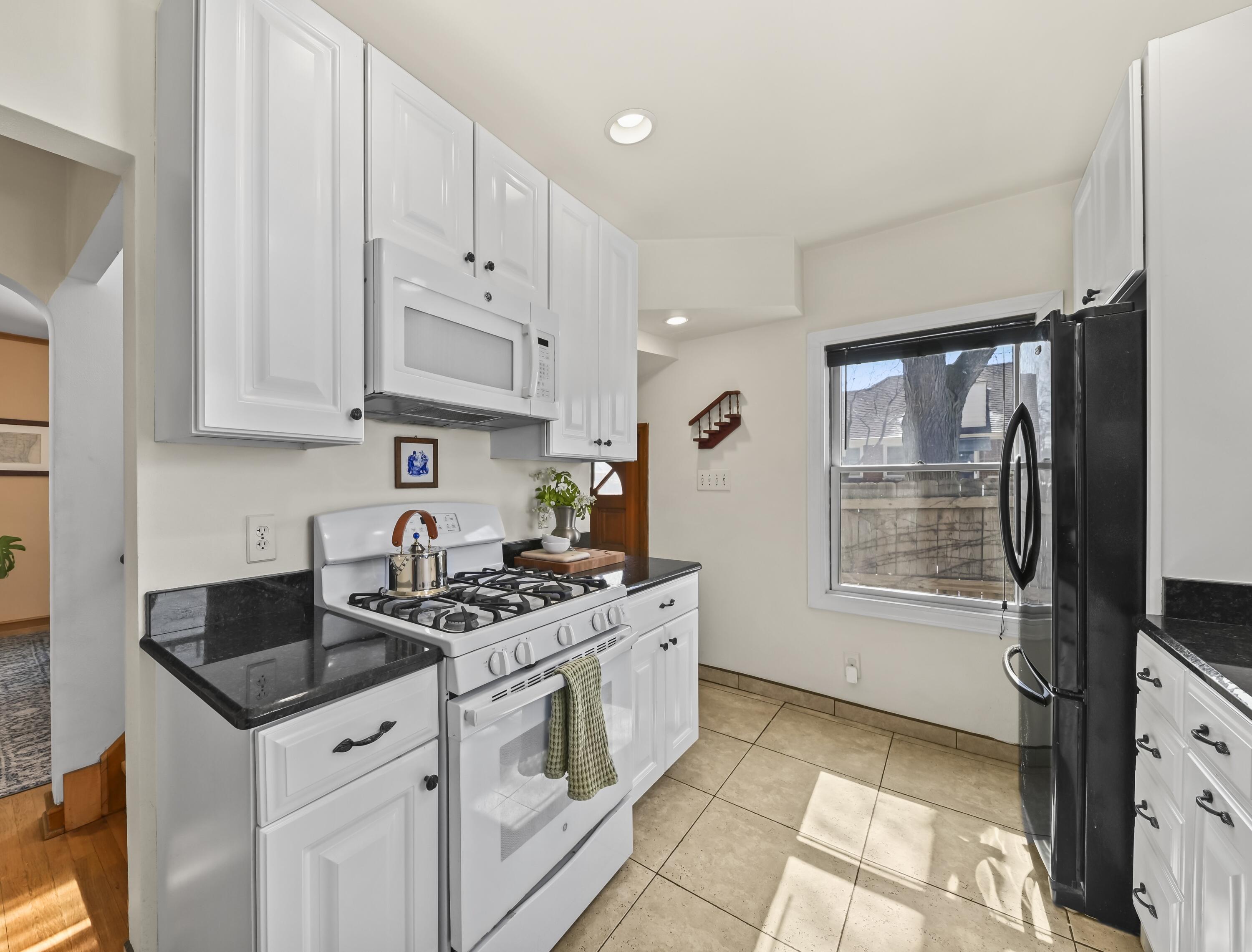 2877 South 46th Street Milwaukee, WI 53219 - Photo 16 of 44 EUP_7319