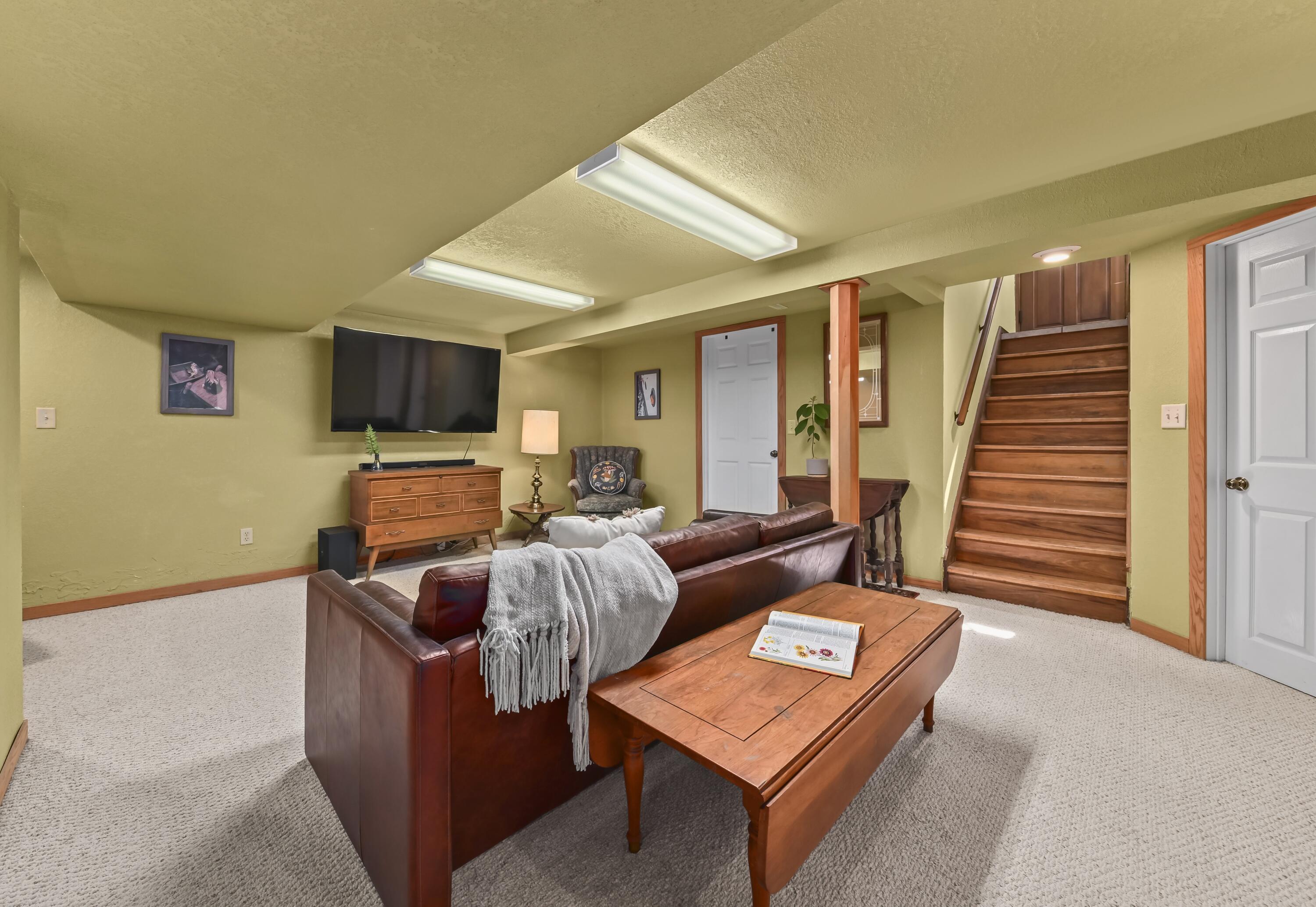 2877 South 46th Street Milwaukee, WI 53219 - Photo 27 of 44 EUP_7379