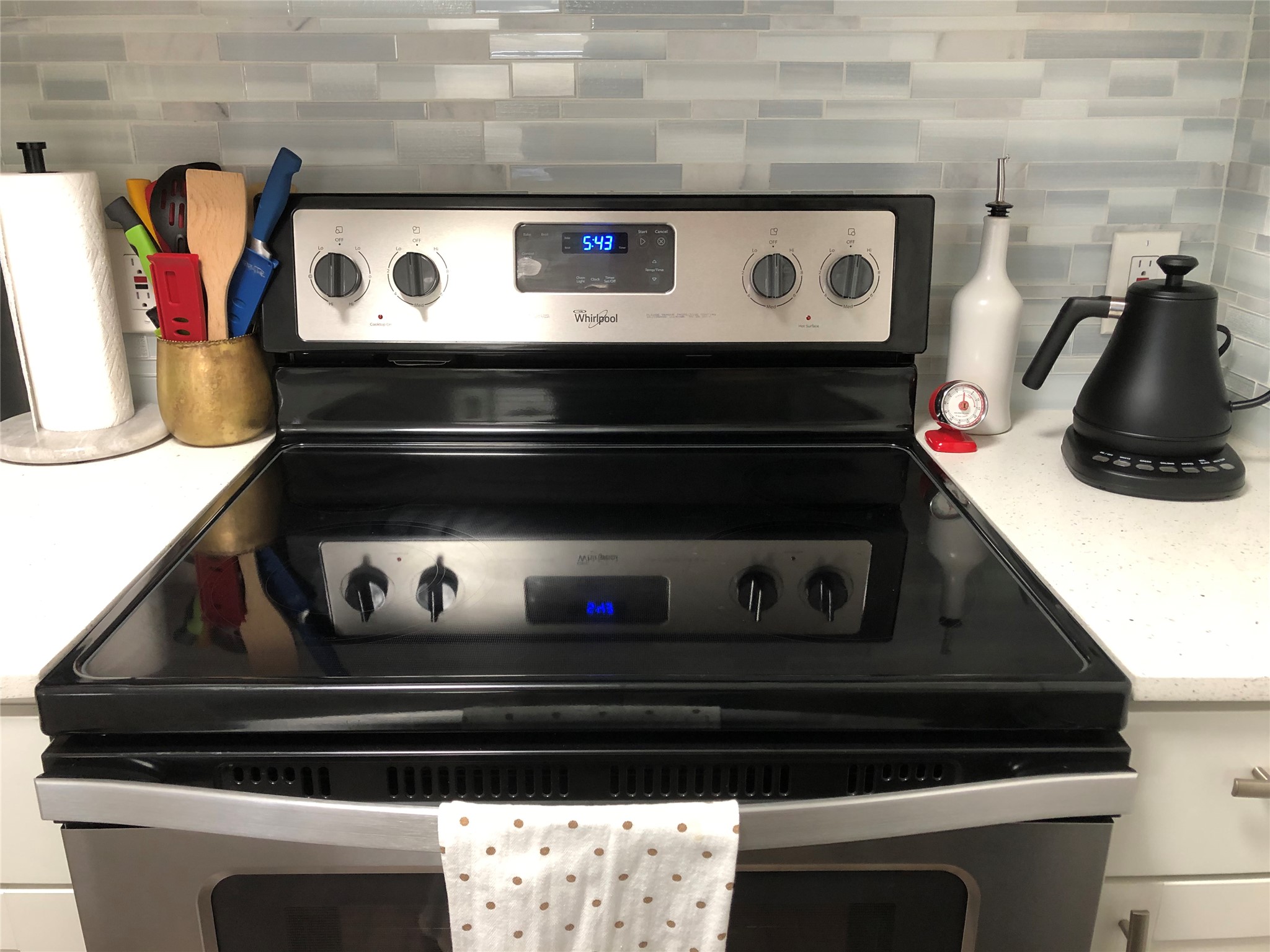 6409 Burns Street, Unit 306 Austin, TX 78752 - Photo 22 of 24 a close view of stove