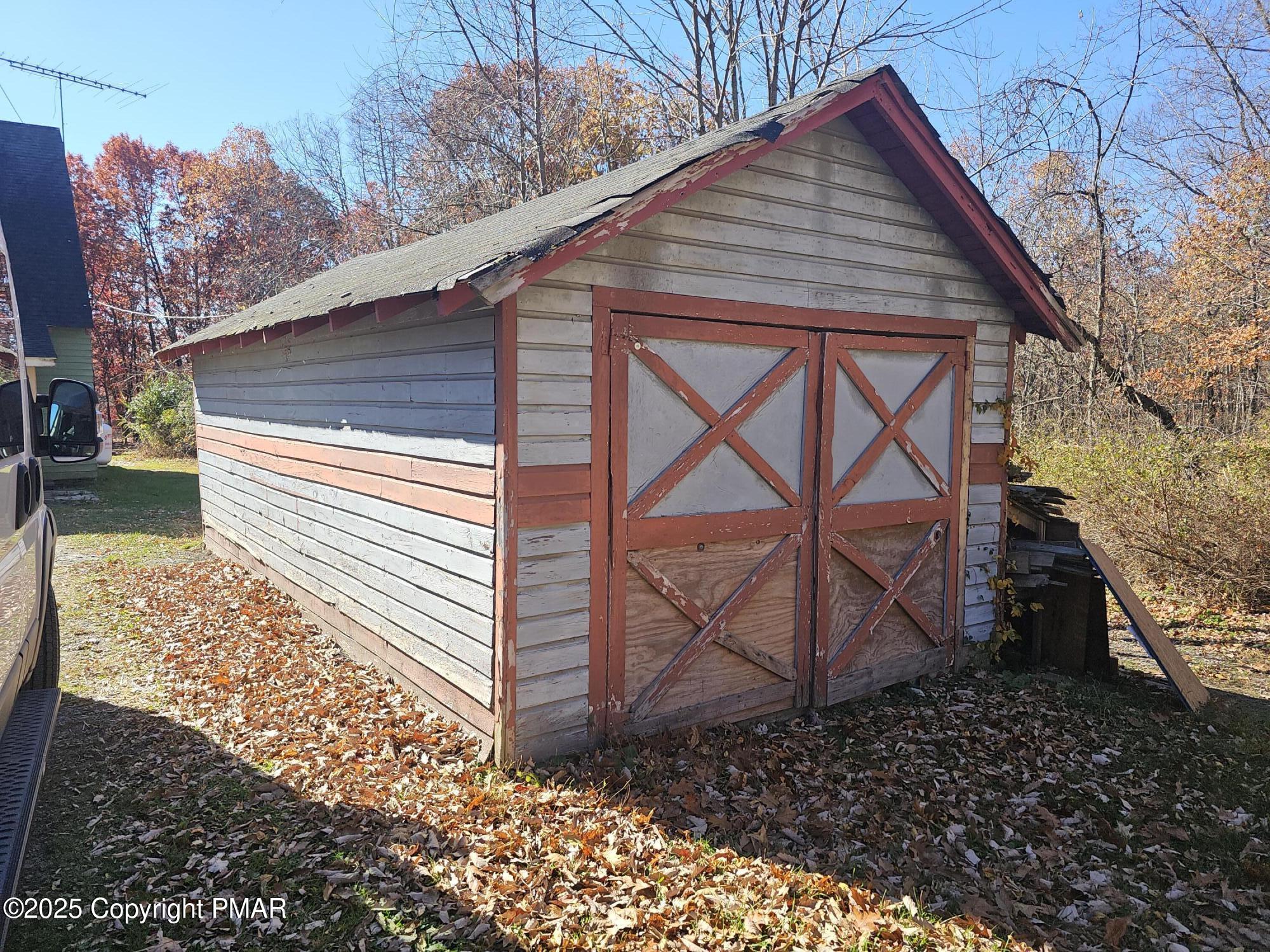 121 Hardytown Road Cresco, PA 18326 - Photo 19 of 35 a backyard of a house with lots of green space