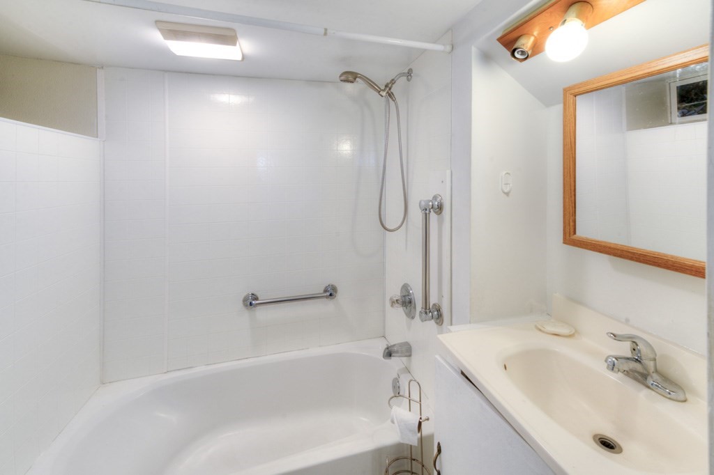 148 Whitmarsh Avenue Worcester, MA 01606 - Photo 24 of 34