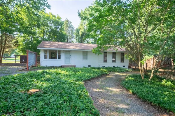 $274,900 | 7606 Bailey Lane, Liberty, NC 27298
