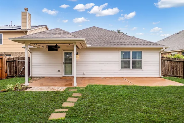 a view of a house with a yard and garage