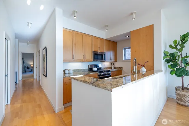 $649,000 | 720 Queen Anne Avenue North, Unit 406, Seattle, WA 98109