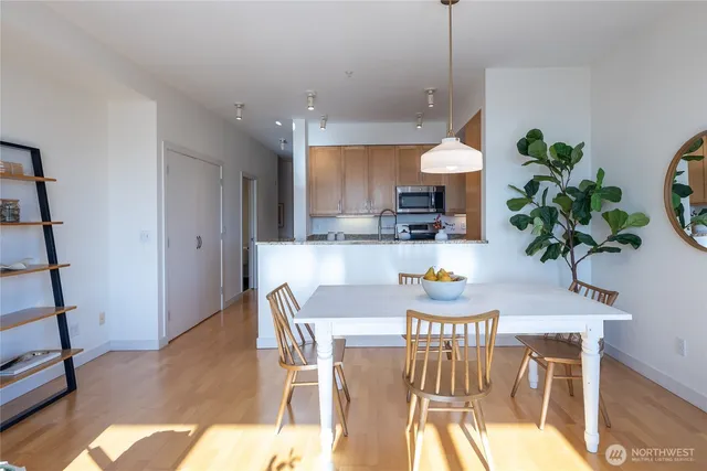 $649,000 | 720 Queen Anne Avenue North, Unit 406, Seattle, WA 98109