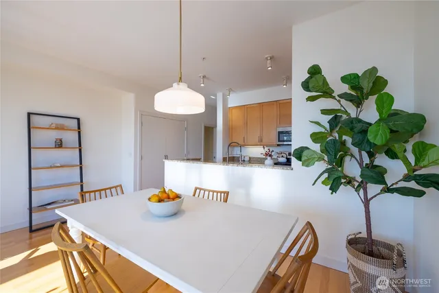 $649,000 | 720 Queen Anne Avenue North, Unit 406, Seattle, WA 98109