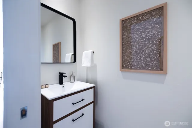 $649,000 | 720 Queen Anne Avenue North, Unit 406, Seattle, WA 98109