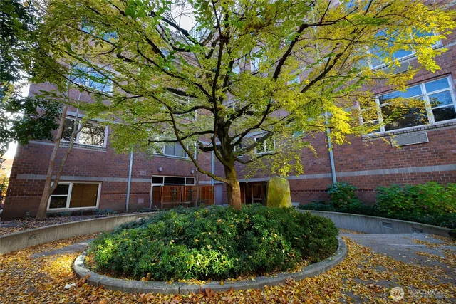 $649,000 | 720 Queen Anne Avenue North, Unit 406, Seattle, WA 98109