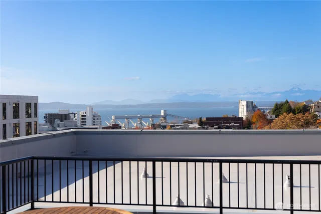 $649,000 | 720 Queen Anne Avenue North, Unit 406, Seattle, WA 98109