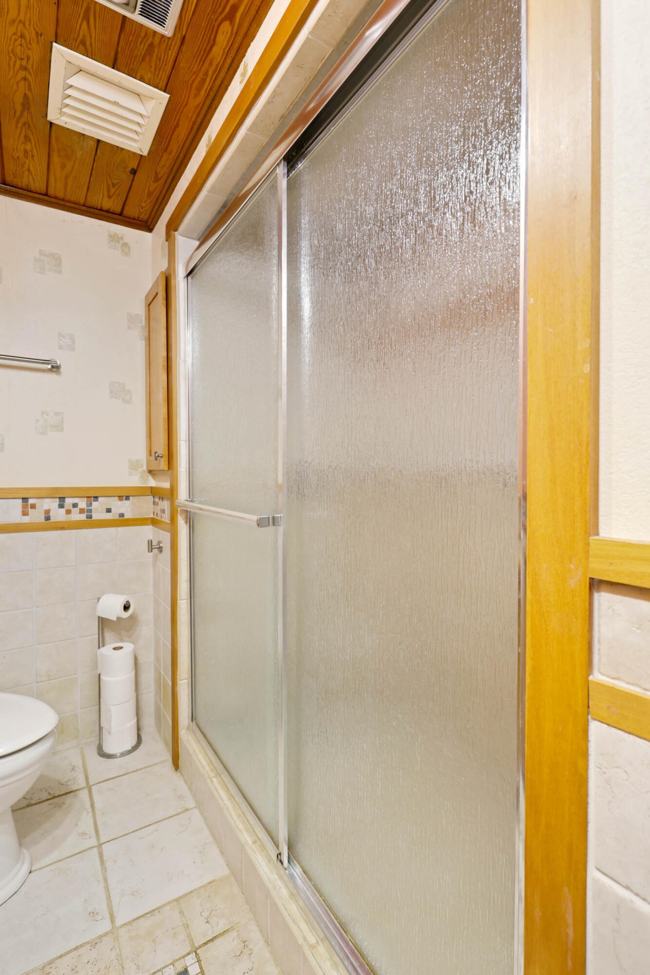 905 County Road 655 Athens, TN 37303 - Photo 18 of 47 a bathroom with a granite countertop shower and a toilet