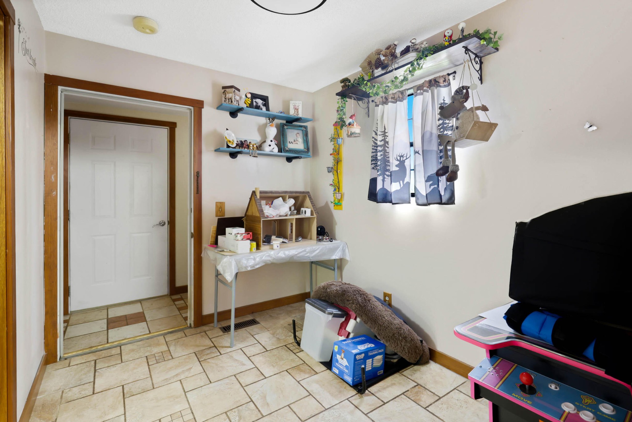 905 County Road 655 Athens, TN 37303 - Photo 24 of 47 a room with toys and wooden floor