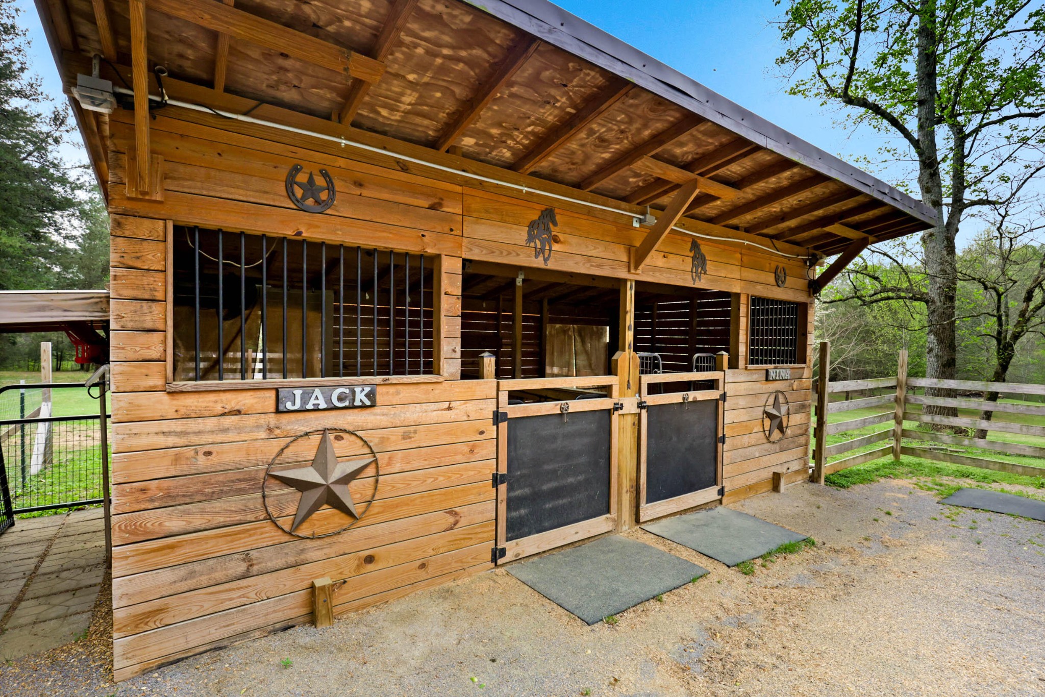 905 County Road 655 Athens, TN 37303 - Photo 3 of 47 a view of a lounge chairs in the patio