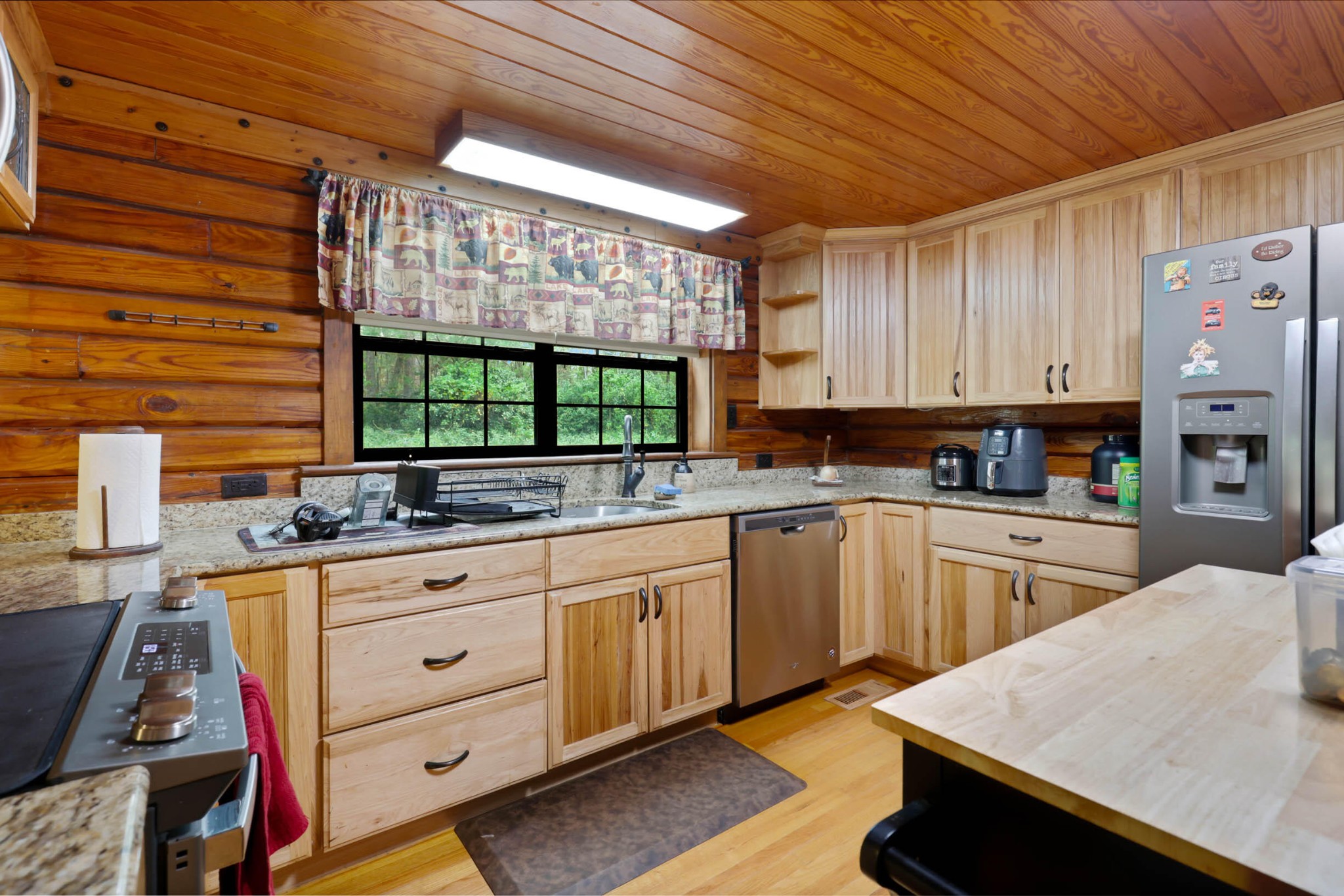 905 County Road 655 Athens, TN 37303 - Photo 8 of 47 a kitchen with granite countertop a sink stove and cabinets