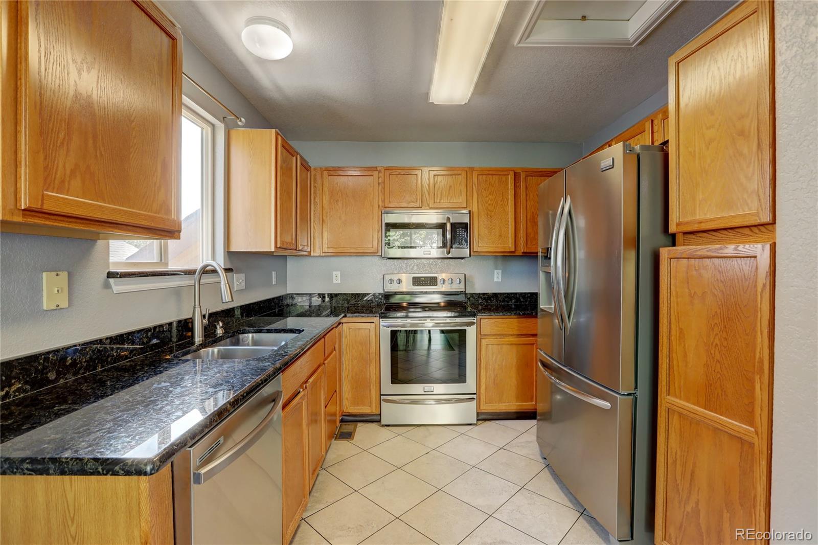 4936 Fraser Way Denver, CO 80239 - Photo 9 of 28