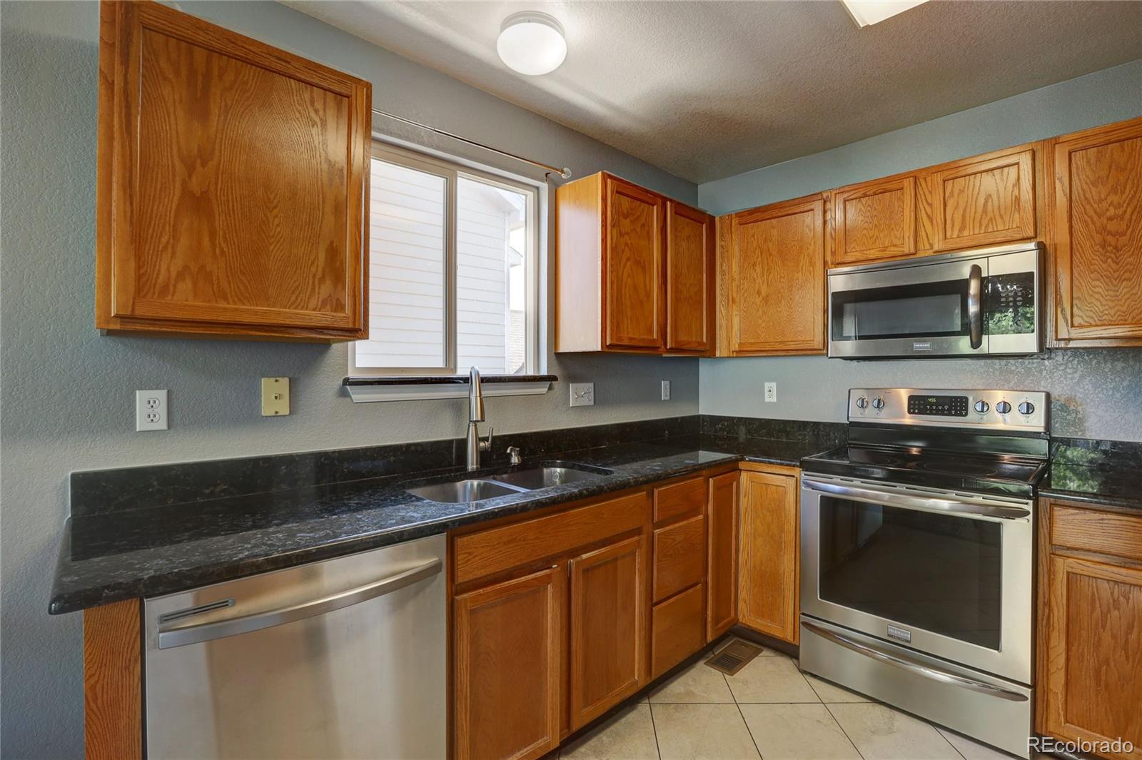 4936 Fraser Way Denver, CO 80239 - Photo 10 of 28