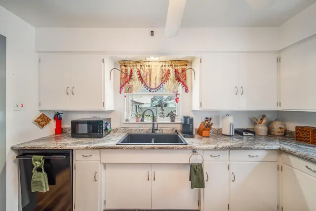 $259,900 | 2113 South 8th Street, Sheboygan, WI 53081