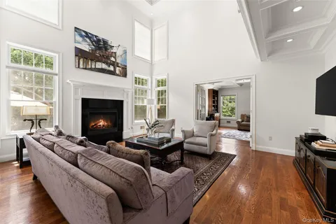 $2,249,000 | 1 Cambridge Court, New Rochelle, NY 10804