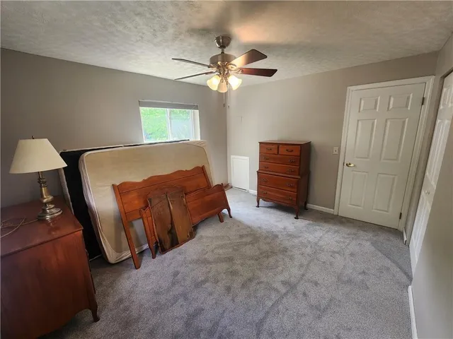 a view of a livingroom with furniture and a ceiling fan