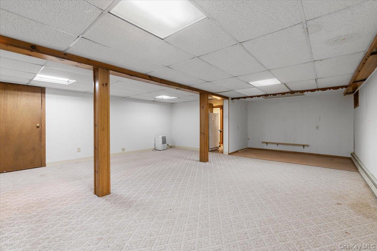 3 Surrey Lane Bethpage, NY 11714 - Photo 23 of 33 a view of an empty room