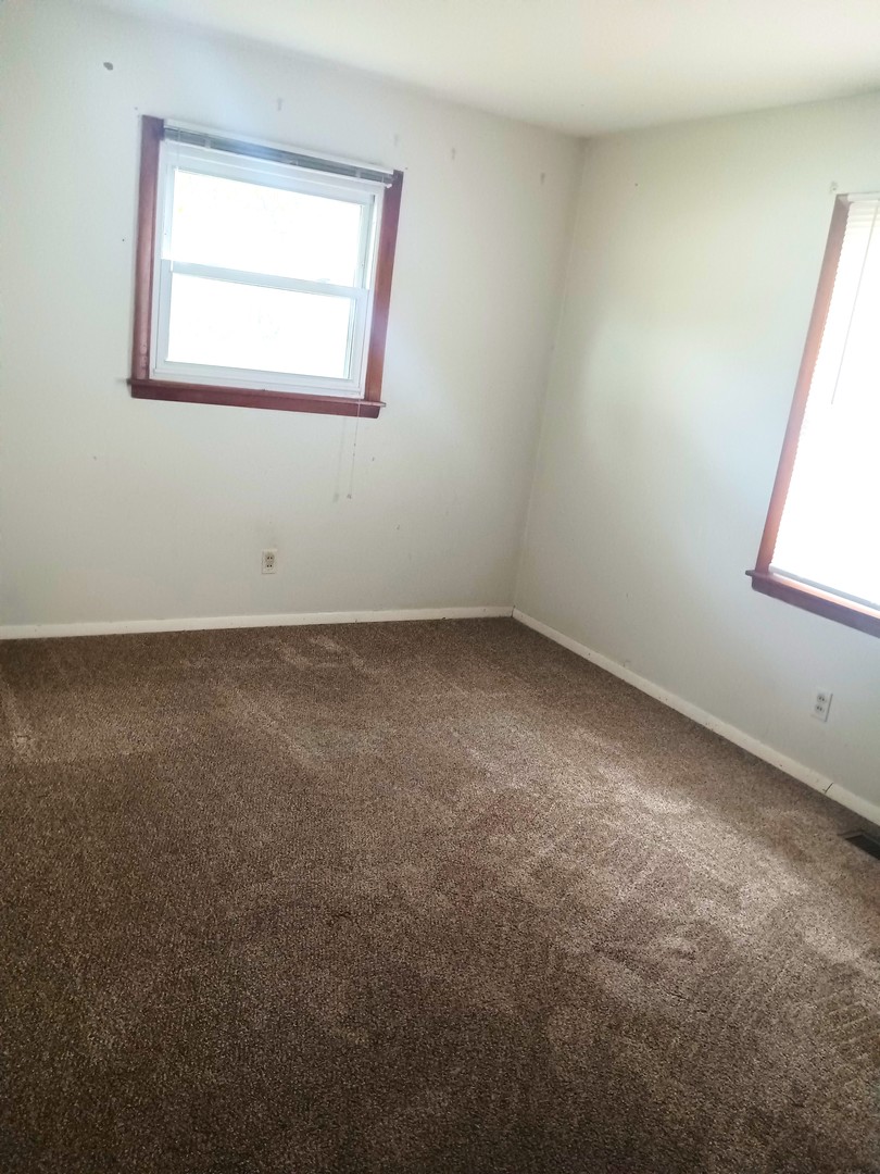 2208 Dale Drive Champaign, IL 61821 - Photo 9 of 12 an empty room with a window