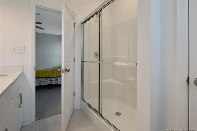 a en suite bathroom with a shower