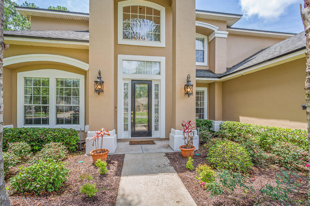 3824 Reds Gait Lane Jacksonville, FL 32223 - Photo 3 of 68 a front view of a house with a garden