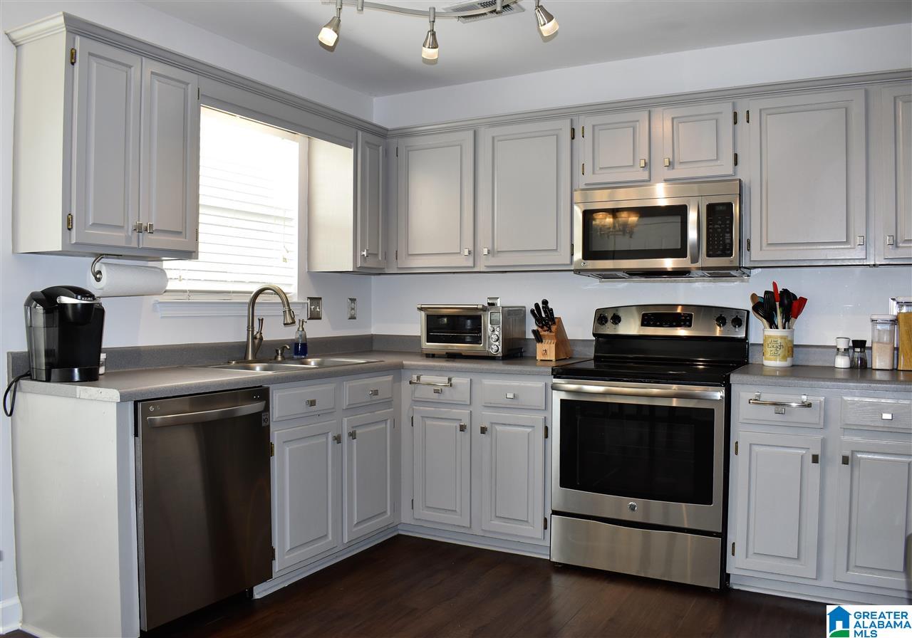 134 Park Place Circle Alabaster, AL 35007 - Photo 2 of 17