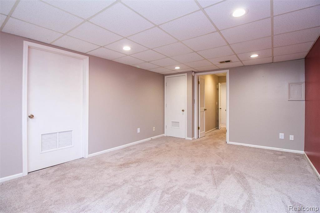 1931 Pine Ridge Lane Bloomfield Hills, MI 48302 - Photo 38 of 47