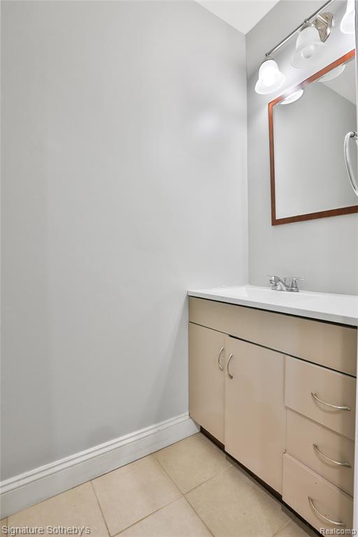 5025 Crooks Road, Unit 42 Royal Oak, MI 48073 - Photo 8 of 19