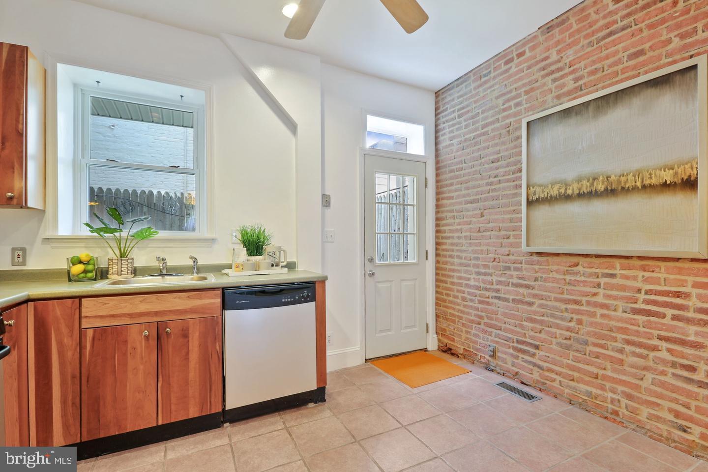 1528 Covington Street Baltimore, MD 21230 - Photo 12 of 29