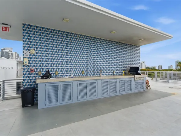 $1,385,000 | 529 Southwest 11th Street, Unit PH303, Miami, FL 33129