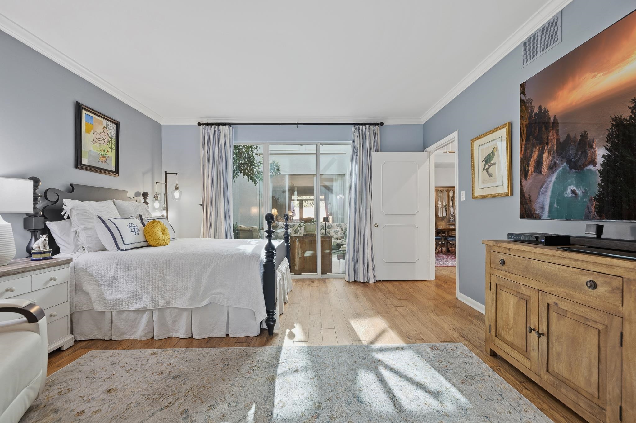 4050 Baronne Way, Unit 34 Memphis, TN 38117 - Photo 17 of 32 a bed room with a bed and a couch