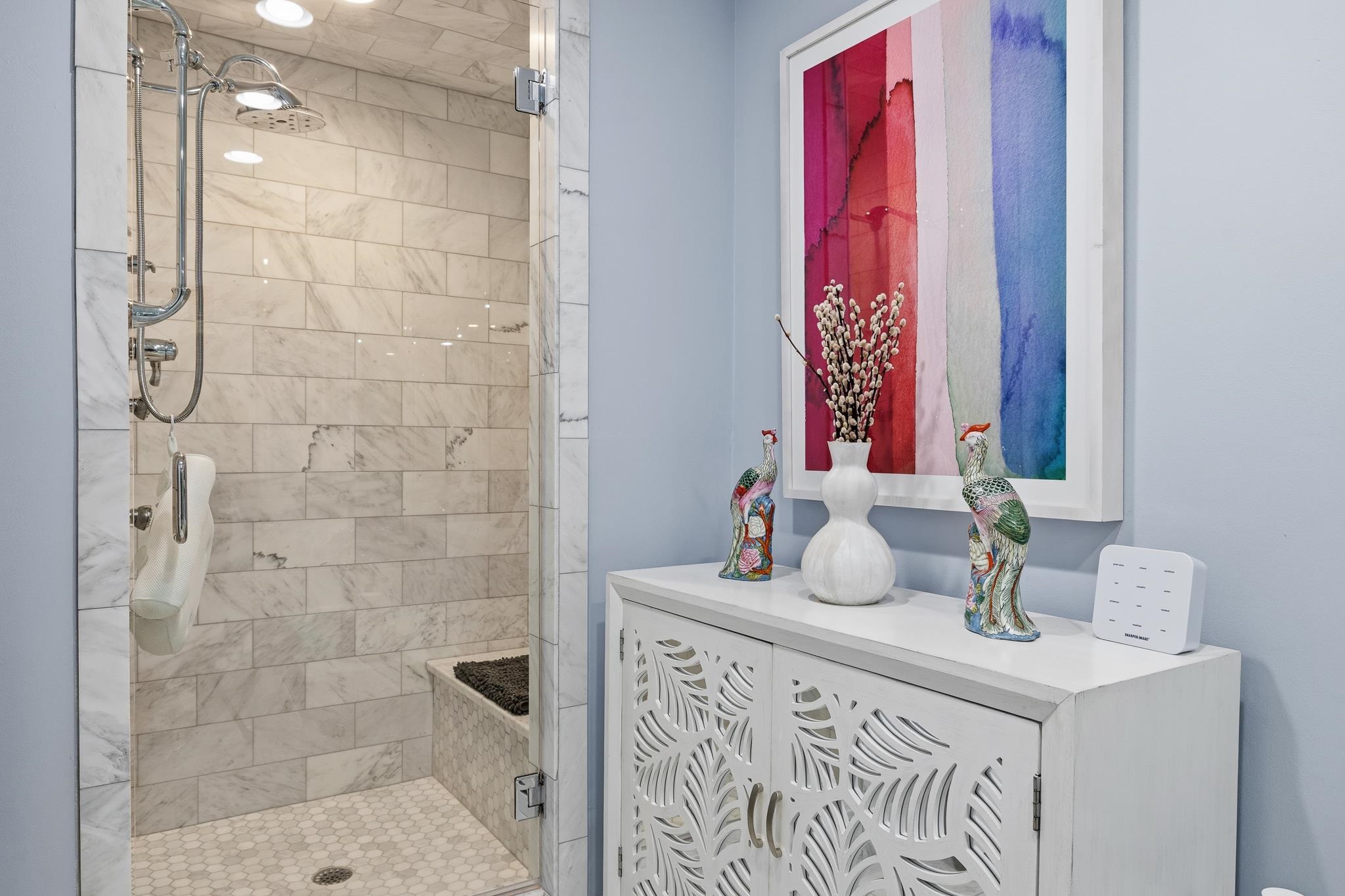 4050 Baronne Way, Unit 34 Memphis, TN 38117 - Photo 20 of 32 a bathroom with a granite countertop sink a toilet and shower