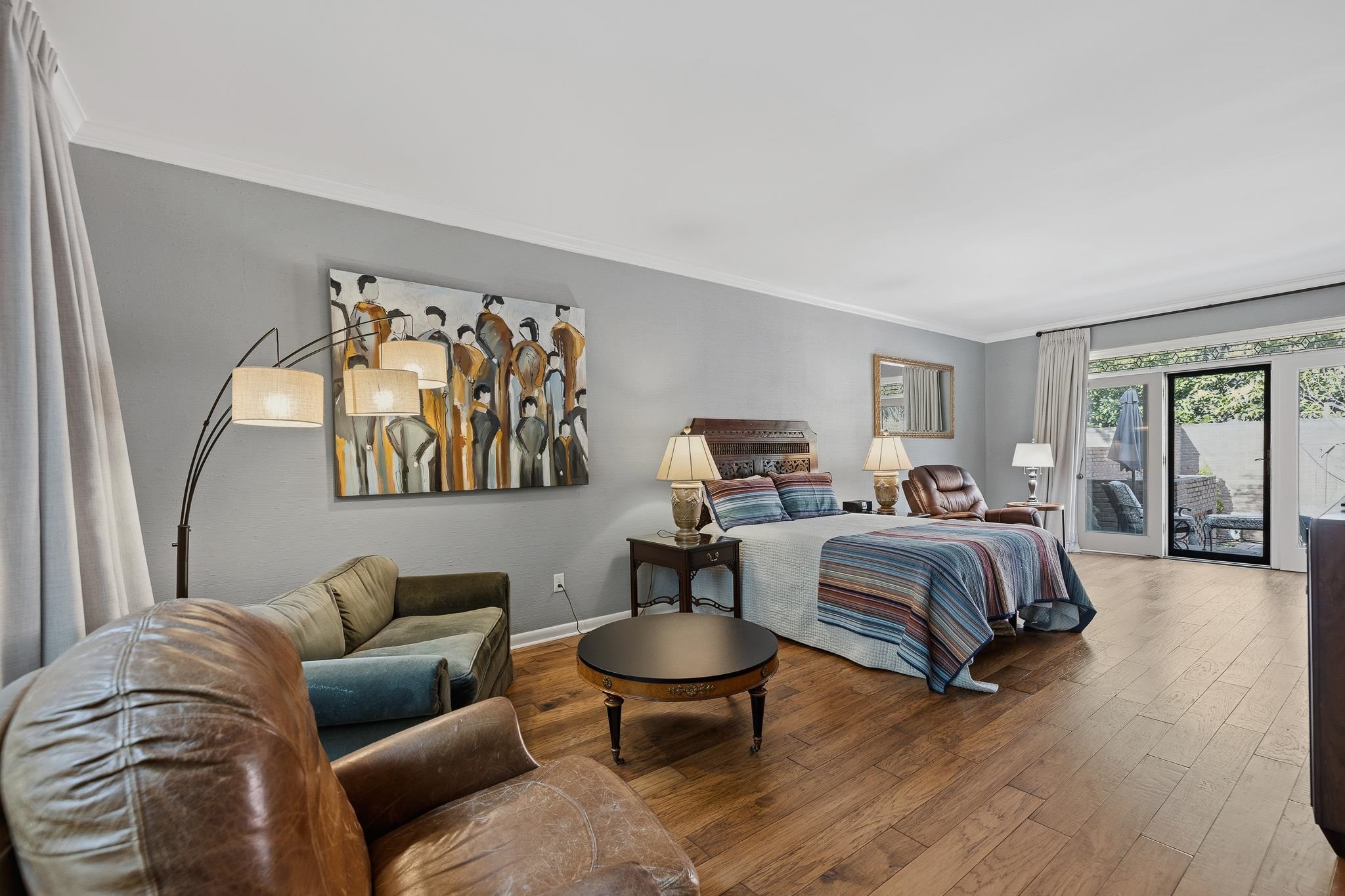 4050 Baronne Way, Unit 34 Memphis, TN 38117 - Photo 21 of 32 a living room with furniture and wooden floor