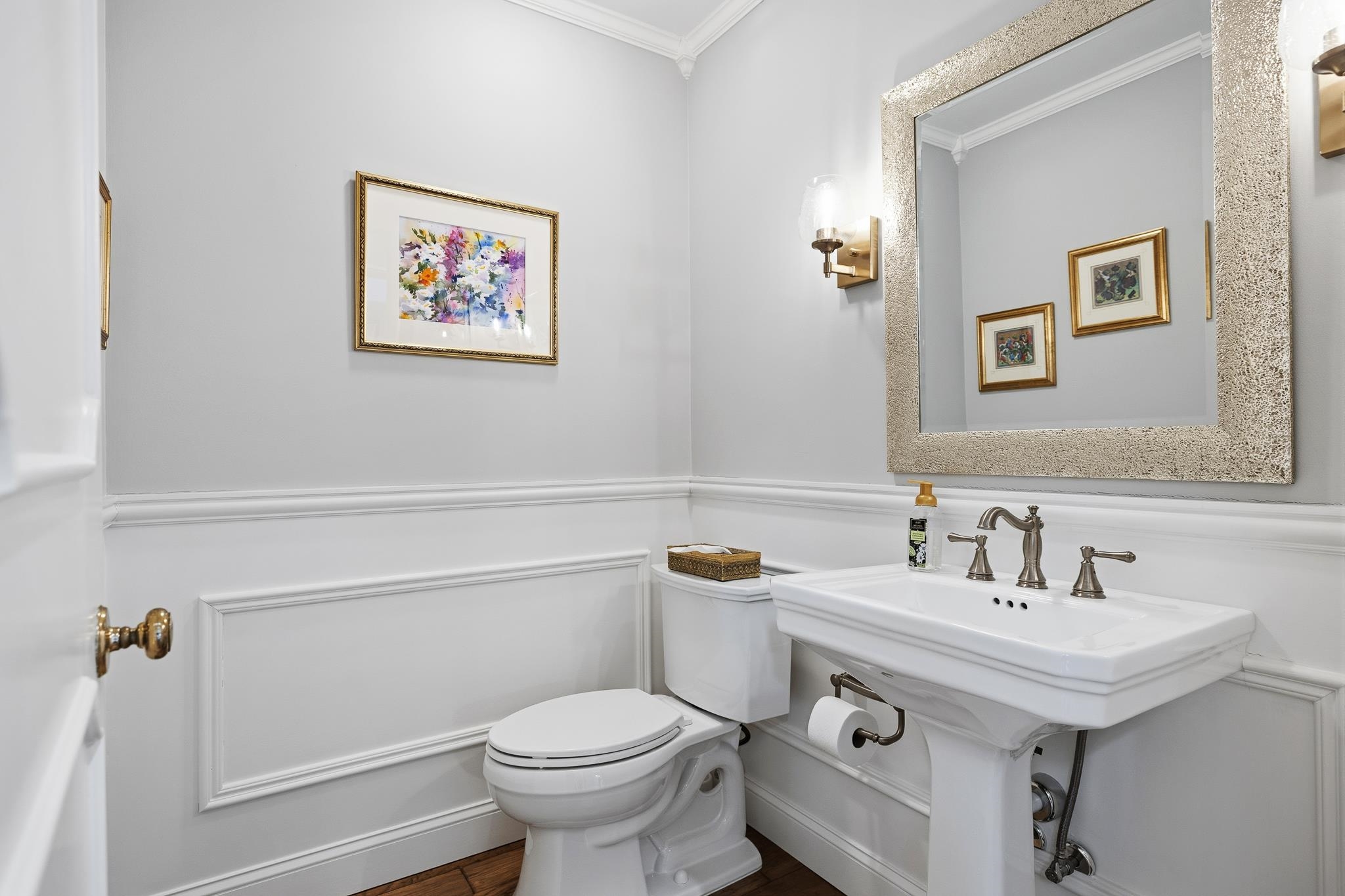 4050 Baronne Way, Unit 34 Memphis, TN 38117 - Photo 28 of 32 a bathroom with a sink and a toilet