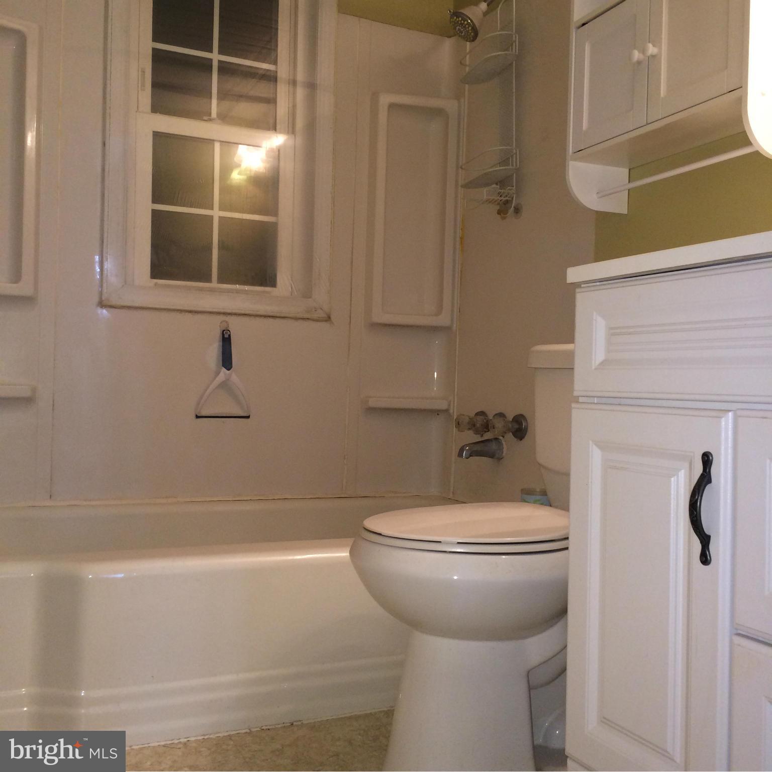 7710 Fairgreen Road Baltimore, MD 21222 - Photo 14 of 23 Bath
