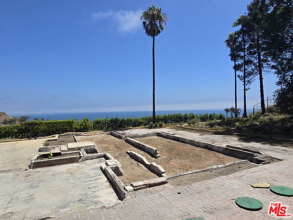 20434 Seaboard Road Malibu, CA 90265 - Photo 18 of 37 Gallery Image 18