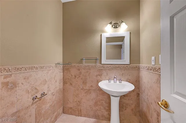 $4,950 | 229 North Buteo Woods Lane, Las Vegas, NV 89144