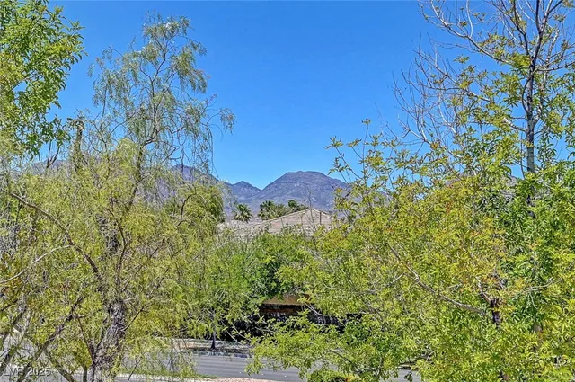 $4,950 | 229 North Buteo Woods Lane, Las Vegas, NV 89144