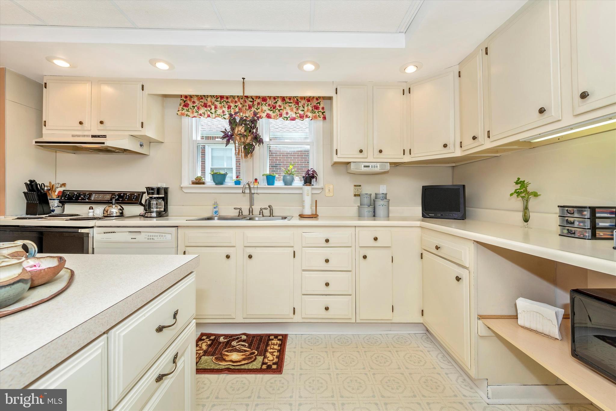 11242 Marbern Road Hagerstown, MD 21740 - Photo 19 of 54 Spacious and Bright