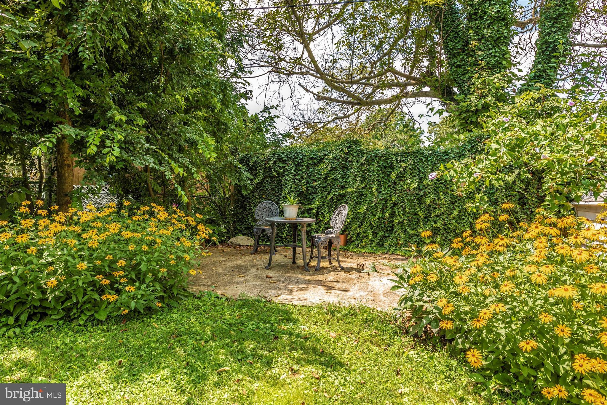 11242 Marbern Road Hagerstown, MD 21740 - Photo 49 of 54 Flower Gardens