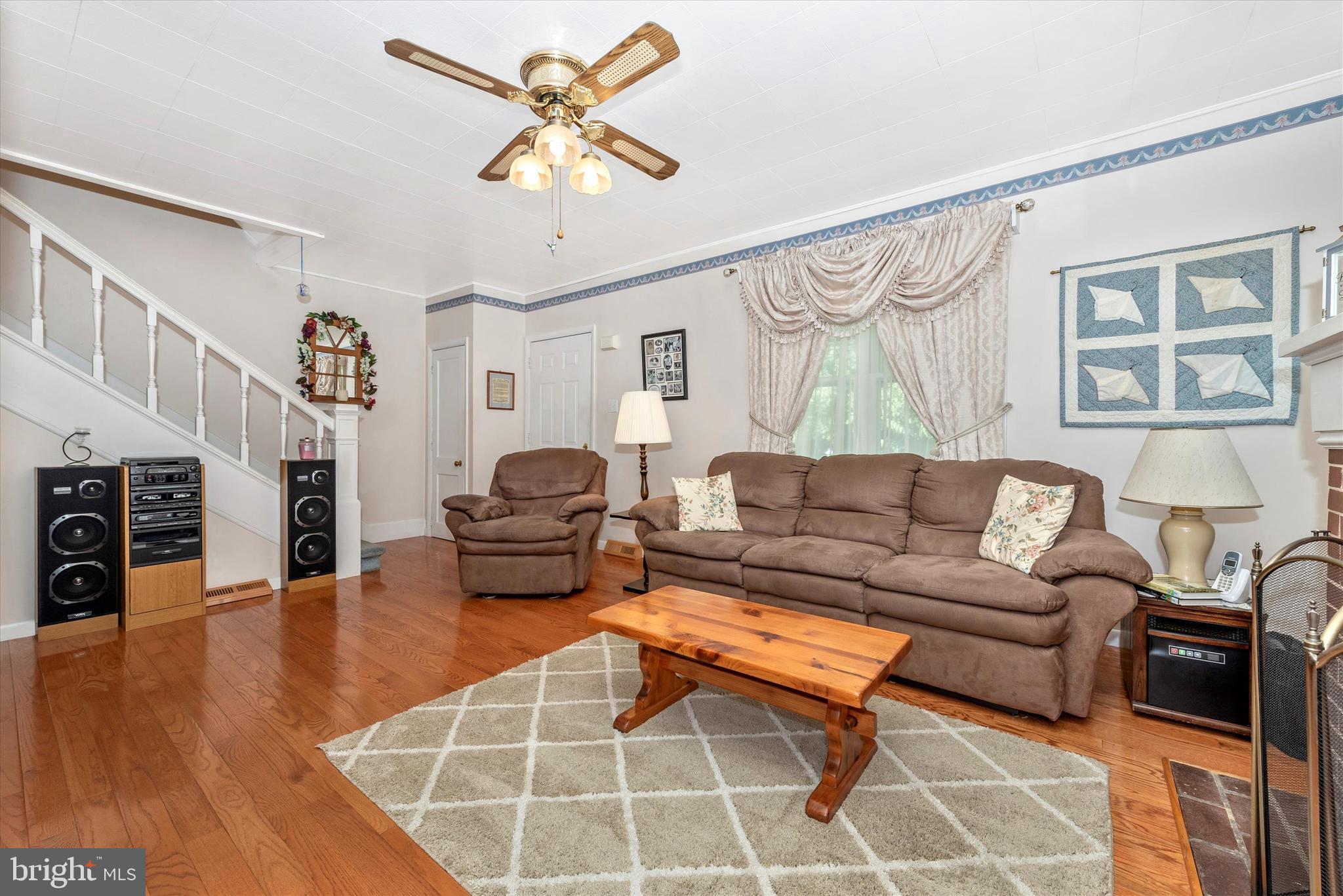 11242 Marbern Road Hagerstown, MD 21740 - Photo 10 of 54 Light and Bright!