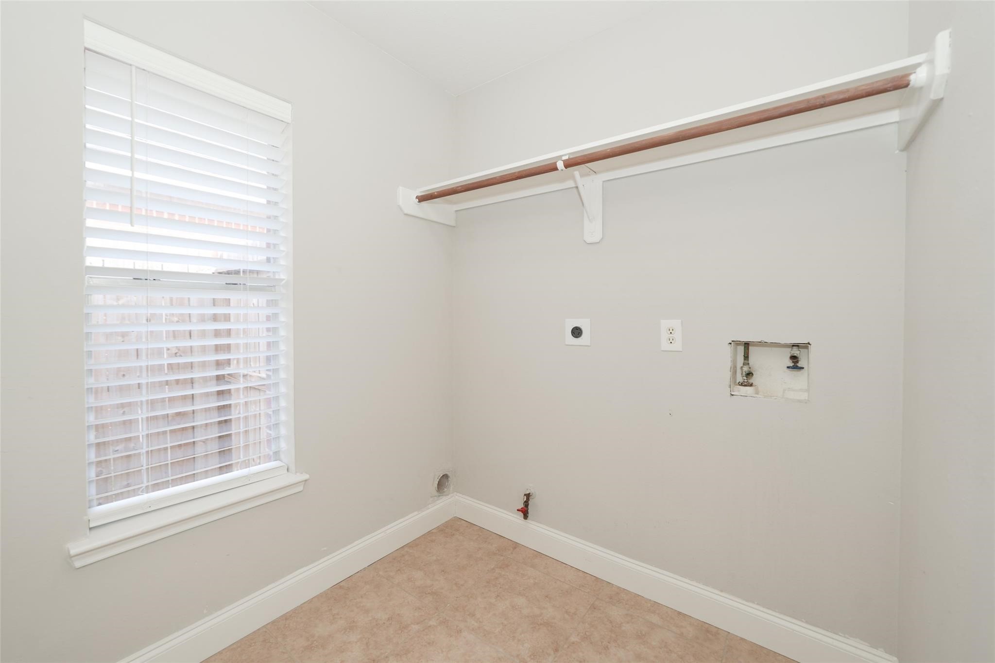 21307 Riverside Ridge Lane Katy, TX 77449 - Photo 33 of 44 Laundry room