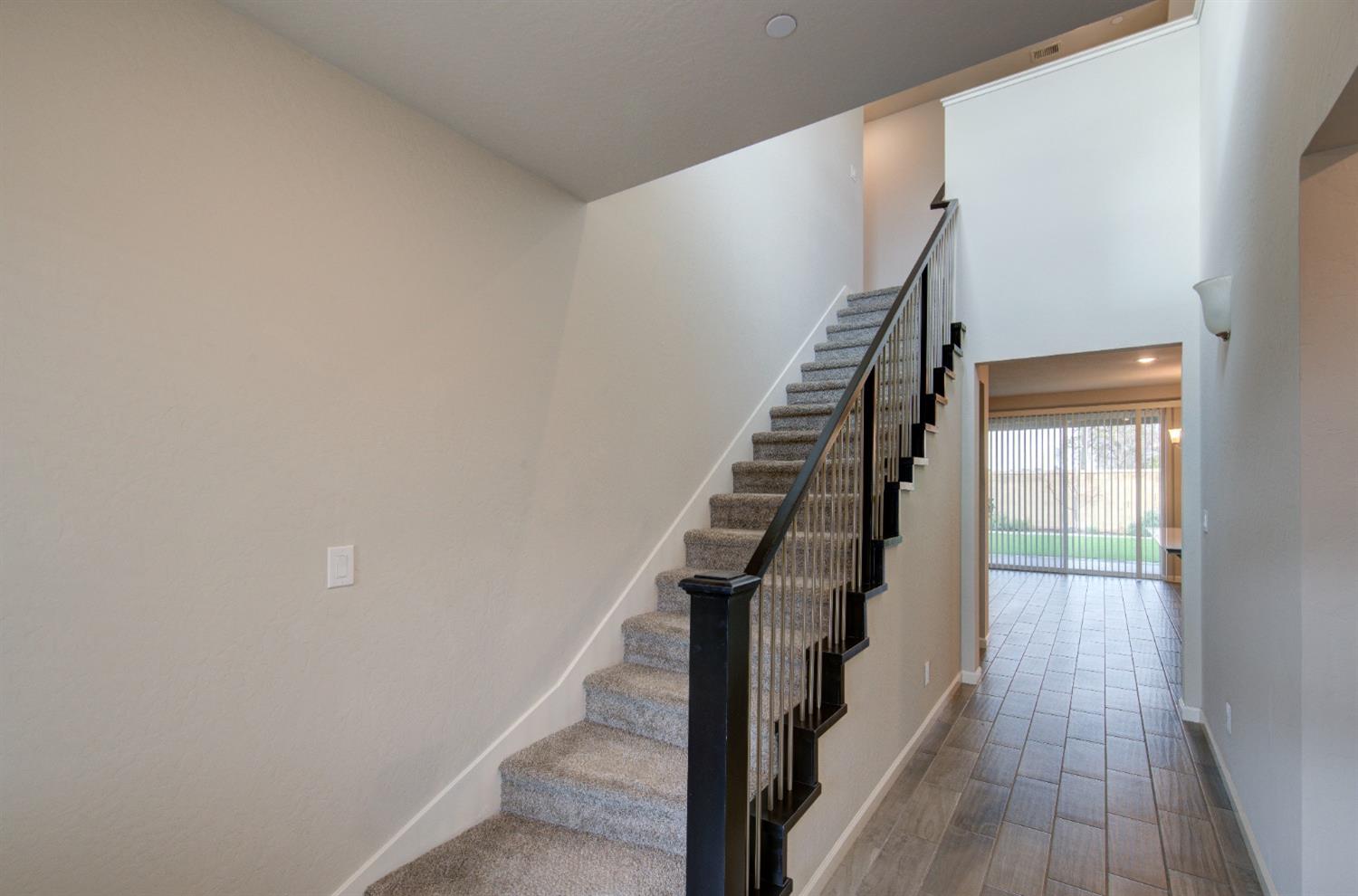 4059 Buckingham Avenue Clovis, CA 93619 - Photo 5 of 28