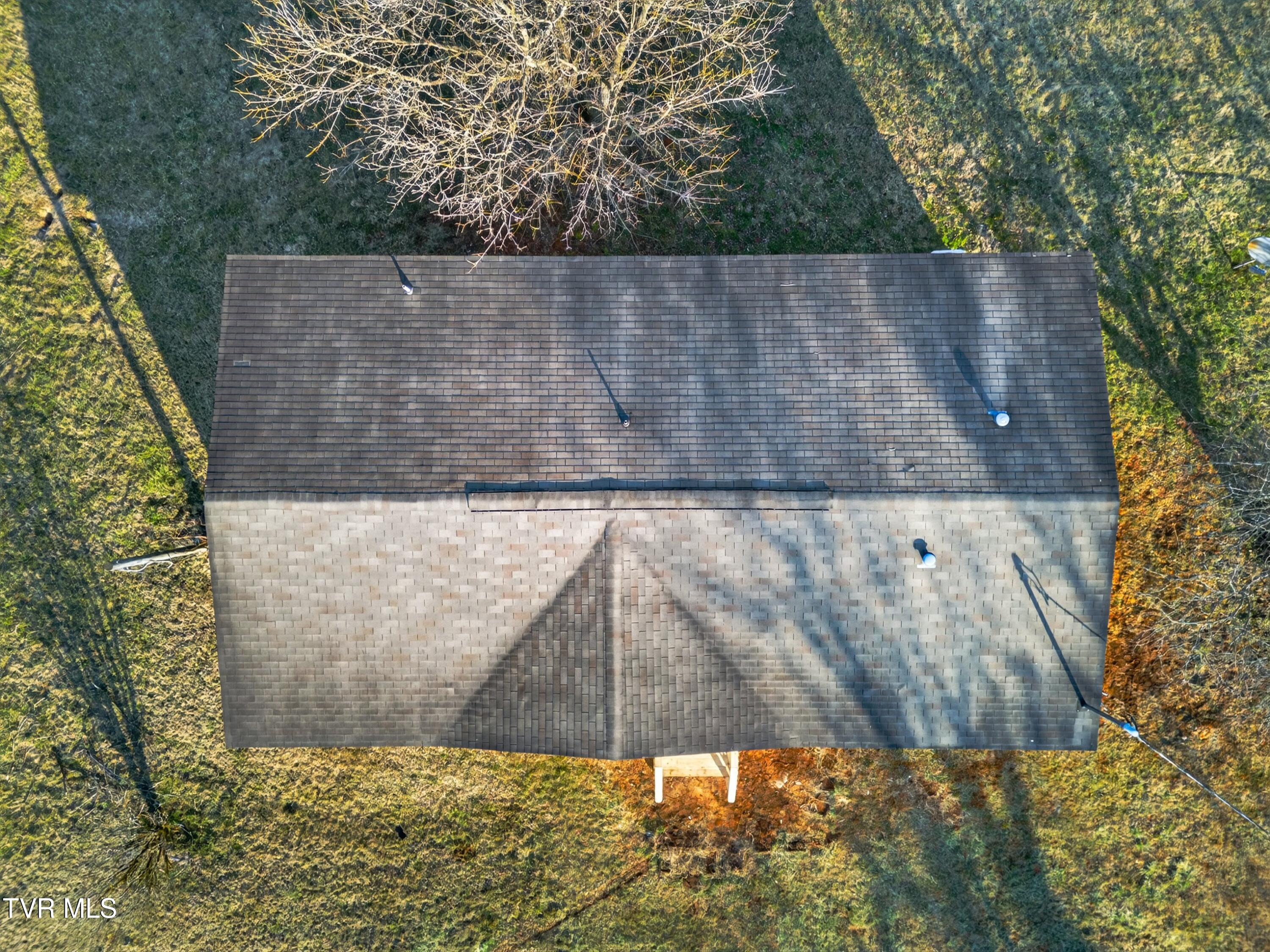 238 Overlook Lane Rutledge, TN 37861 - Photo 21 of 26 022-238OverlookLane-Rutledge-TN-37861-SM