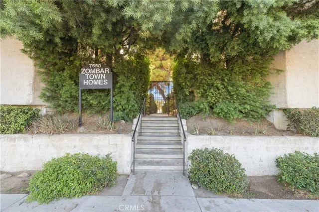 $577,000 | 7550 Zombar Avenue, Unit 11, Van Nuys, CA 91405