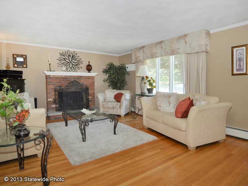 21 Chestnut Road North Kingstown, RI 02852 - Photo 2 of 25 Living Room.