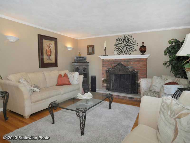21 Chestnut Road North Kingstown, RI 02852 - Photo 3 of 25 Living Room.