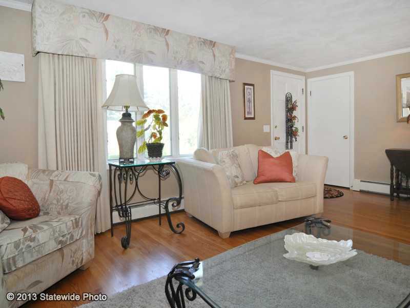 21 Chestnut Road North Kingstown, RI 02852 - Photo 4 of 25 Living Room.